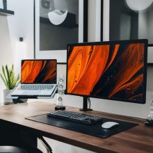 Giá treo laptop HYPERWORK VESA LT01 đen, gắn vào giá treo màn hình (monitor arm)